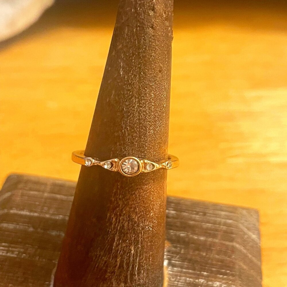 Vintage Design Solitaire Ring Size 6